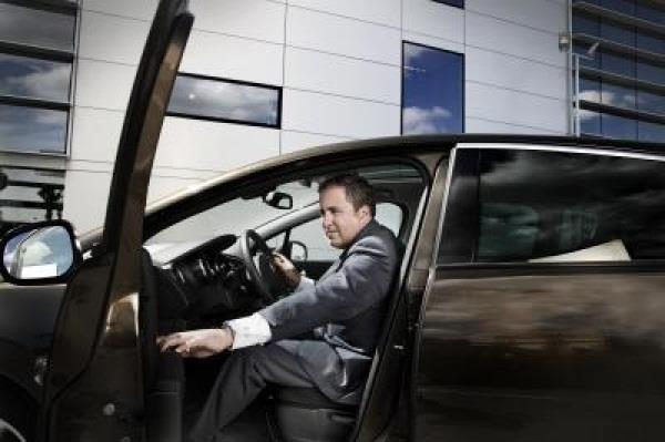 Economía/Motor.- La intención de compra de coches eléctricos de las empresas españolas baja nueve puntos en un año