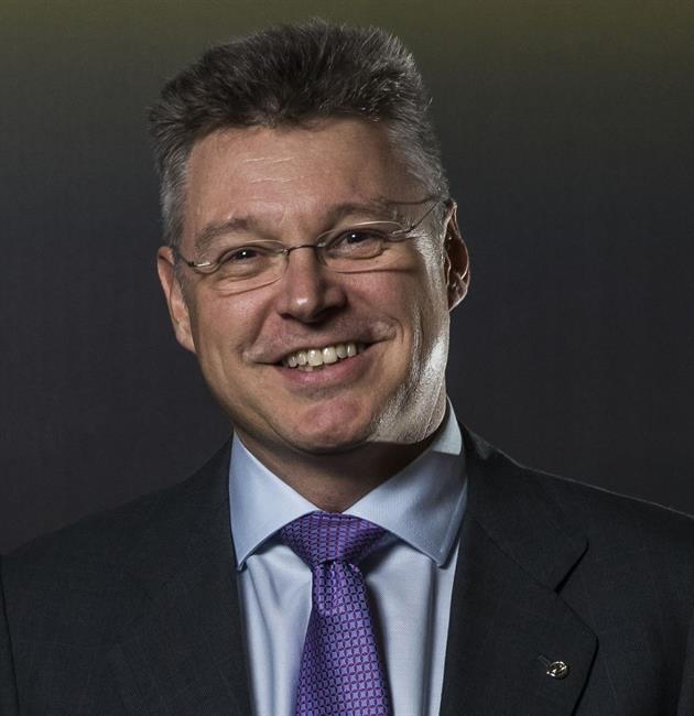 Jonathan Akeroyd sustituye a Enrico de Lorenzi como director general comercial de Opel España