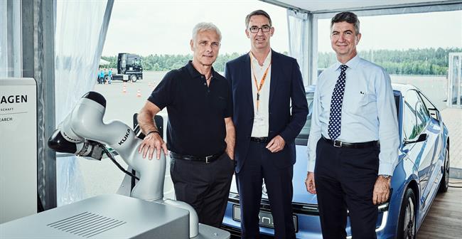 Volkswagen y Kuka desarrollarán soluciones robotizadas para los vehículos del futuro