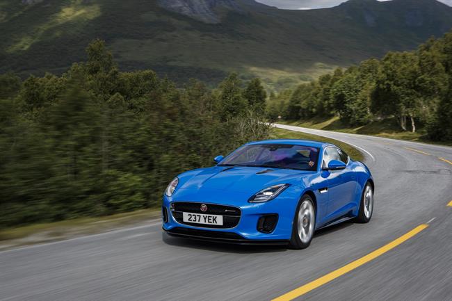 Jaguar incorpora un nuevo motor de gasolina de 300 caballos al F-Type 2018