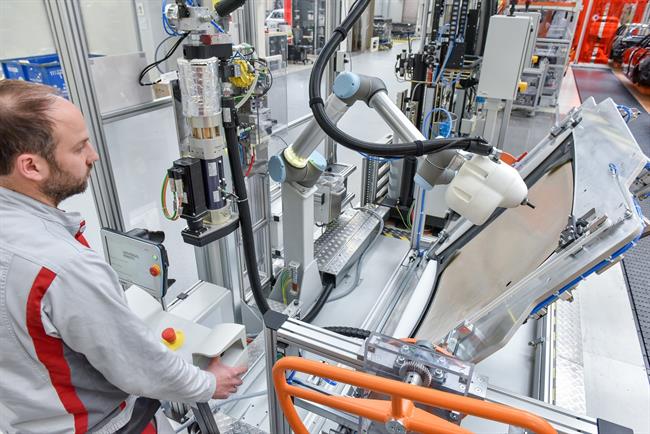 Operarios de Audi en Ingolstadt ya trabajan con robots sin necesidad de separación física protectora