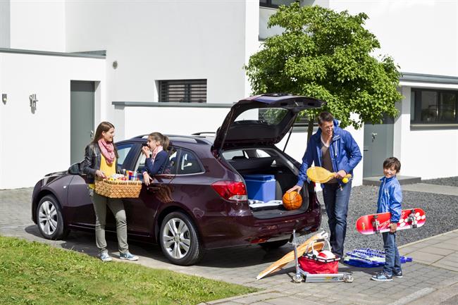 Bajar ventanillas, buena hidratación y paradas más frecuentes, consejos para evitar mareos en el coche