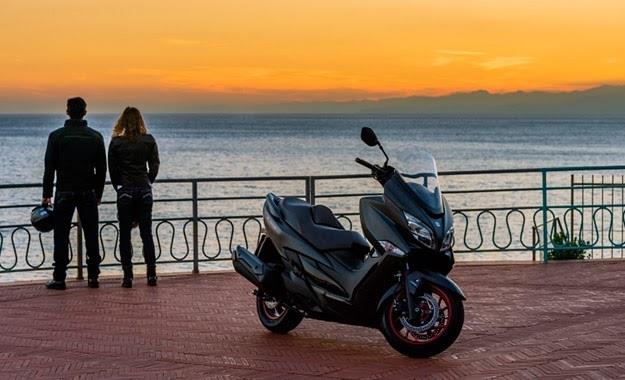 Suzuki presenta la nueva Burgman 400, con 34 caballos y una autonomía de más de 330 kilómetros
