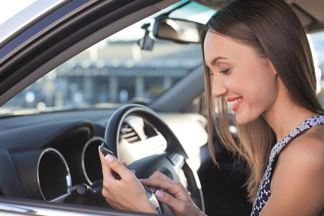 El 48% de los españoles utiliza el coche a diario para trabajar, según EasyPark