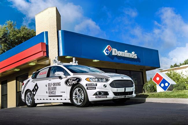 Ford y Domino's Pizza investigarán el uso de vehículos autónomos en el reparto de comida a domicilio