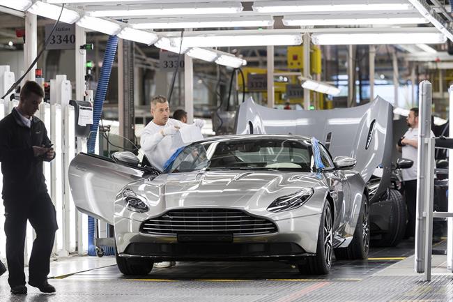 Aston Martin escapa de las pérdidas en el primer semestre y mejora sus previsiones para 2017