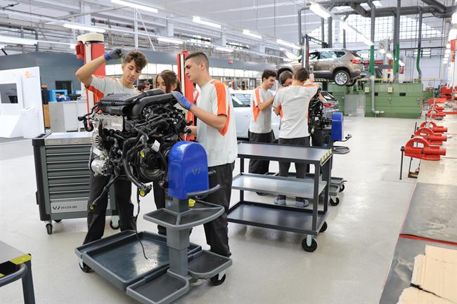 La Escuela de Aprendices de Seat cumple 60 años tras formar a más de 2.600 alumnos