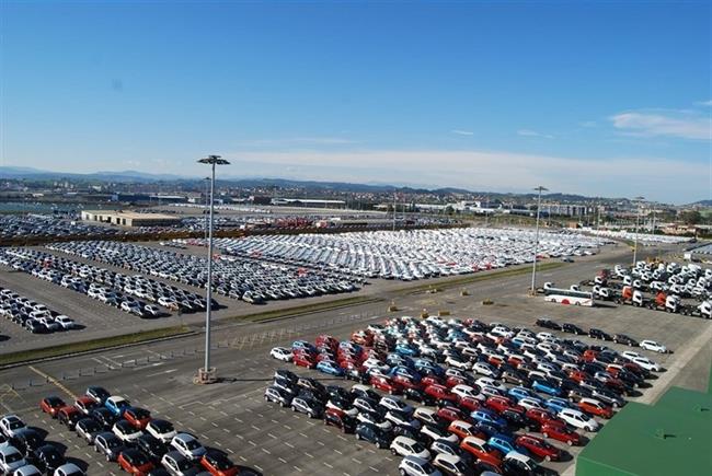 Más de 3,2 millones de vehículos nuevos transportados en los puertos españoles en 2016