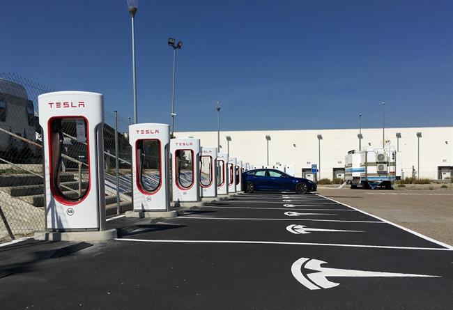 Tesla abre dos nuevas estaciones de supercargadores en España