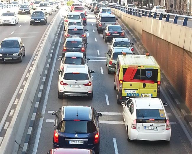 Bruselas propone reducir las emisiones de coches y furgonetas un 30% en 2030