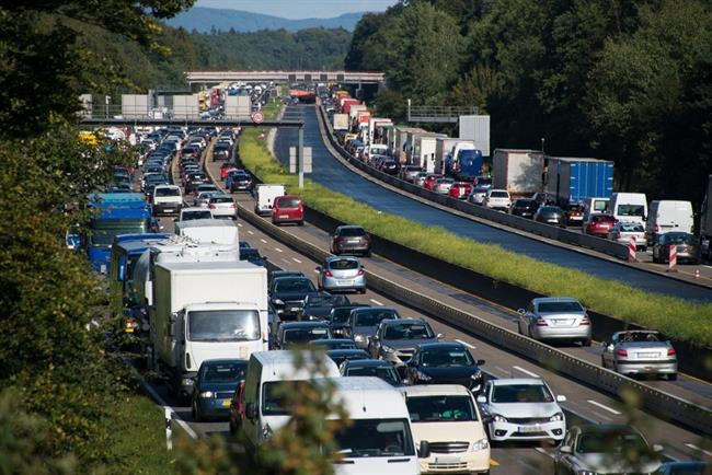 S&P prevé alianzas entre fabricantes para asumir inversiones y cumplir con normas medioambientales