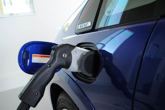 Las ventas de vehículos eléctricos se duplicarán en 2017, mientras que los diésel caerán un 8%