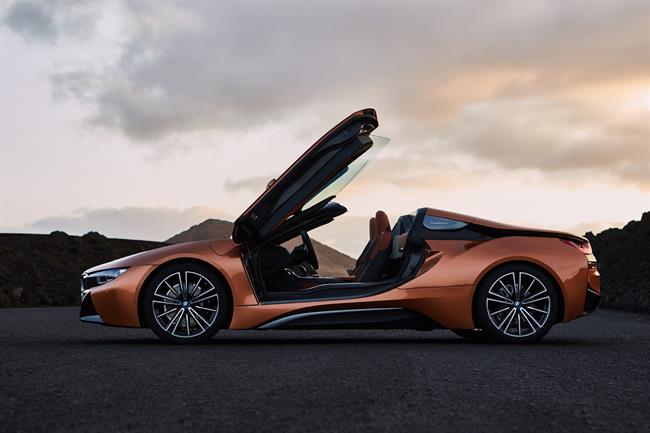 BMW presenta el nuevo i8 Roadster y el renovado i8 Coupé