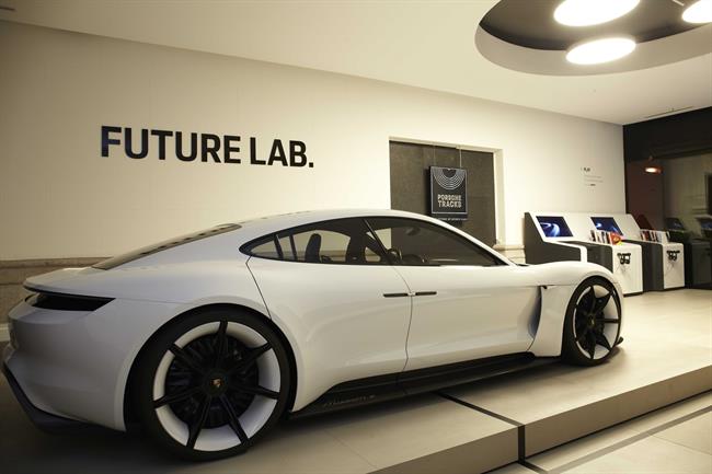Porsche inaugura en Madrid su primera 'Pop Up Store' en España con el Mission E como protagonista