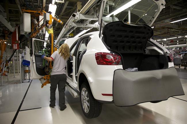 La industria española del automóvil recorta un 22% su superávit comercial hasta octubre