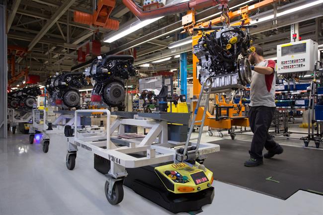 Los 125 robots de Seat en Martorell transportan 23.800 piezas al año y recorren 436.000 kilómetros