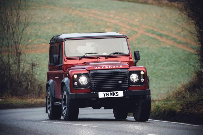 Land Rover celebra su 70 aniversario con una edición limitada del Defender de 150 unidades y motor V8