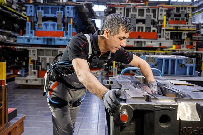 Audi prueba un exoesqueleto en las plantas de producción de Ingolstadt y Neckarsulm (Alemania)