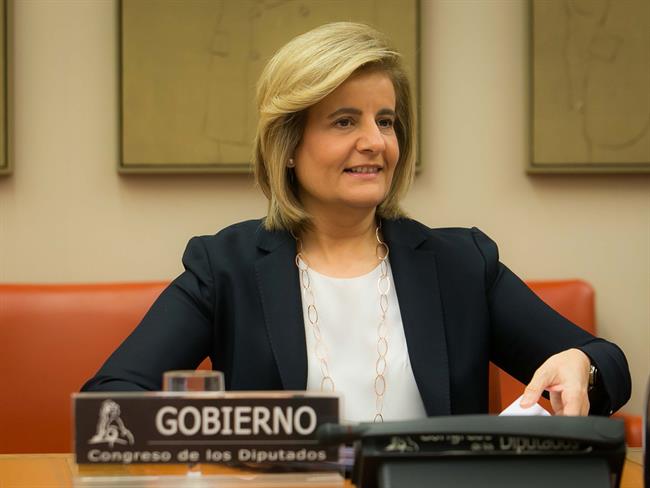 Báñez pide "responsabilidad y compromiso" para mantener los 8.000 puestos de trabajo de Opel España