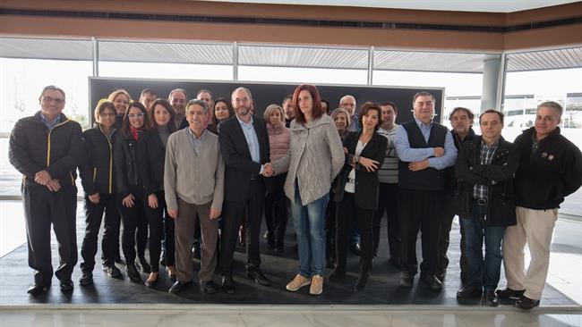 Dirección de Opel/PSA España y sindicatos firman el convenio colectivo, vigente hasta 2022