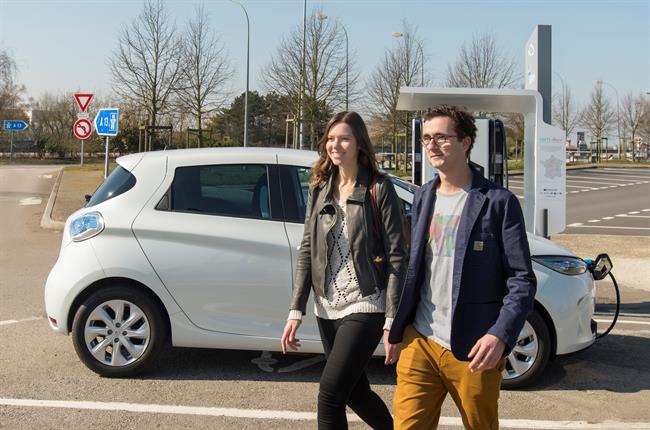 El 64% de los españoles se compraría un coche eléctrico si costase menos de 15.000 euros, según Clicars