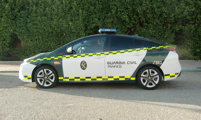 La Guardia Civil de Tráfico adquiere cuatro vehículos híbridos Toyota Prius