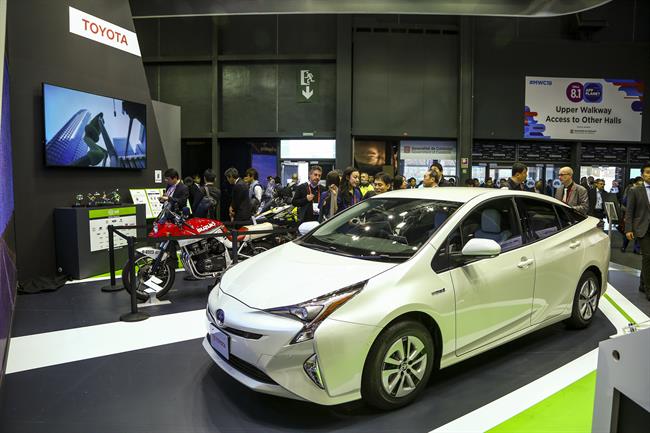 Toyota exhibe en el MWC la nueva plataforma de conectividad SmartDeviceLink
