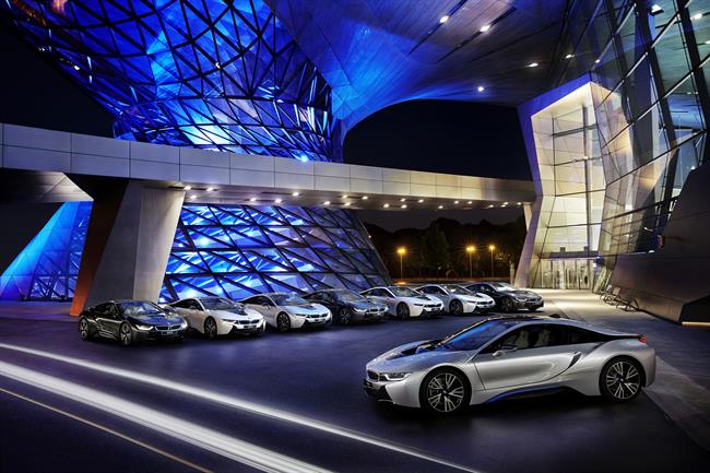 BMW inicia en Leipzig (Alemania) la producción en serie del nuevo i8 Roadster y del renovado i8 Coupé