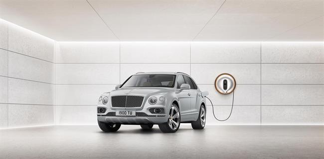 Bentley presenta en Ginebra su primer híbrido enchufable, el Bentayga