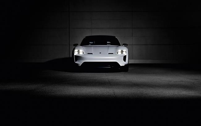 Porsche desvela en Ginebra su nuevo prototipo eléctrico Mission E Cross Turismo