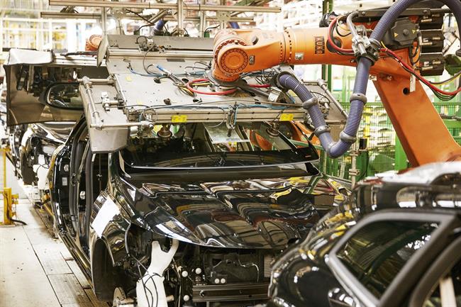 Trabajadores de Renault se concentran en las factorías contra la violencia de género y por la igualdad