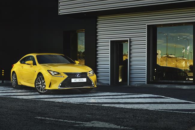 Lexus lanza en España la actualización del RC 300h, con más tecnología y seguridad