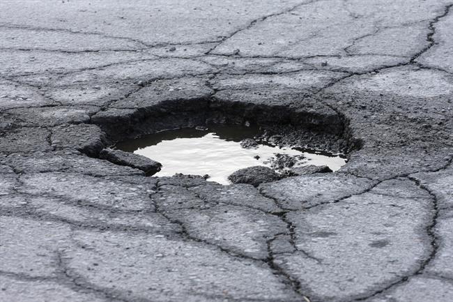 Los baches duplican el riesgo de reventón de neumáticos en 22 millones de turismos, según Grupo Andrés