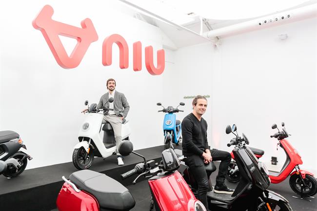 La marca de scooters eléctricos NIU entra en el mercado español, donde comercializa dos modelos