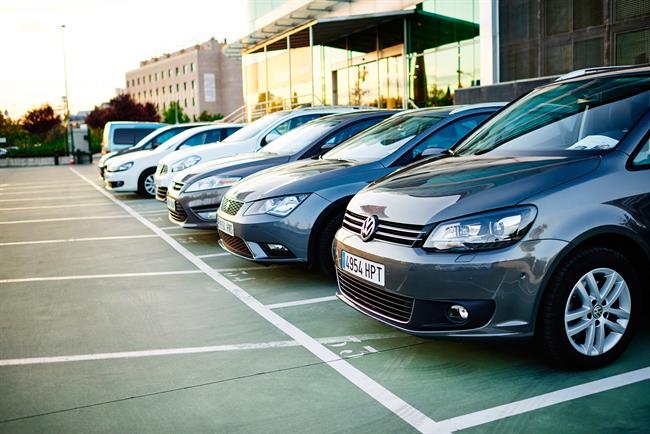 Los vehículos de alquiler consumen y emiten menos CO2 que el conjunto del parque automovilístico español