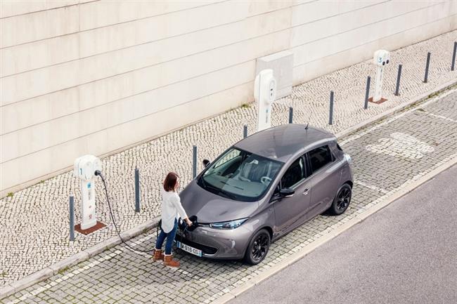 Las matriculaciones de vehículos eléctricos se duplican en abril, hasta 869 unidades