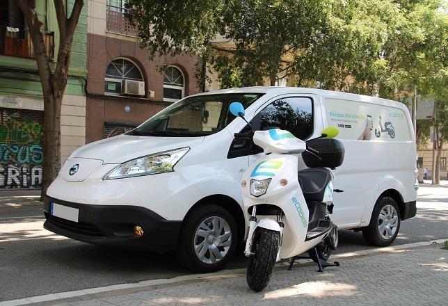 eCooltra compra 15 furgonetas eléctricas a Nissan para el cambio de baterías de sus motos