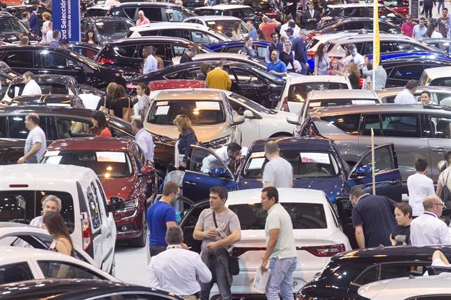 Uno de cada tres españoles se plantea cambiar de coche, pero más de la mitad optaría por uno usado