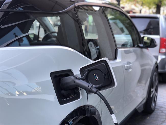 Las ventas de vehículos eléctricos e híbridos superan las 7.800 unidades en mayo, un 41,75% más