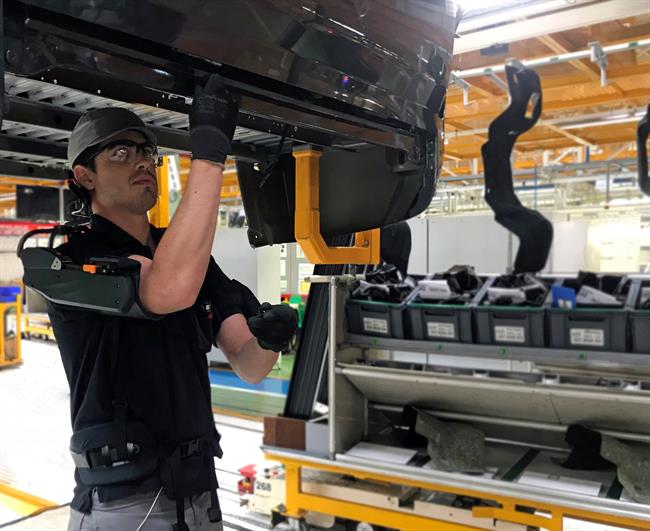 Nissan implantará exoesqueletos para mejorar la seguridad de sus trabajadores de Barcelona