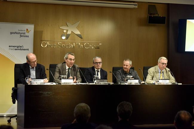 Un cambio del parque móvil a gas en Madrid y Barcelona evitaría 50.000 toneladas de emisiones al año