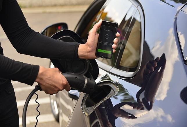 Porsche lanza un servicio digital de carga para sus vehículos eléctricos