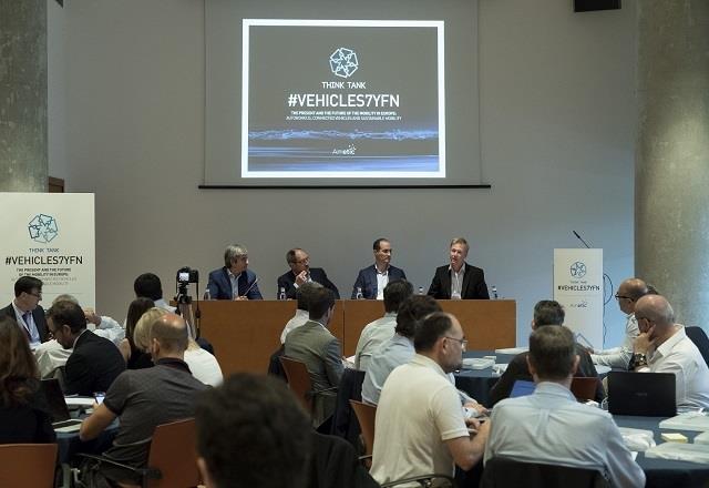 Unos 50 expertos debaten sobre el futuro de la movilidad en el 'Think Tank' organizado por Ametic