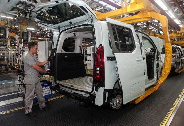 Grupo PSA inicia en Vigo la producción en serie de la nueva generación de sus comerciales ligeros