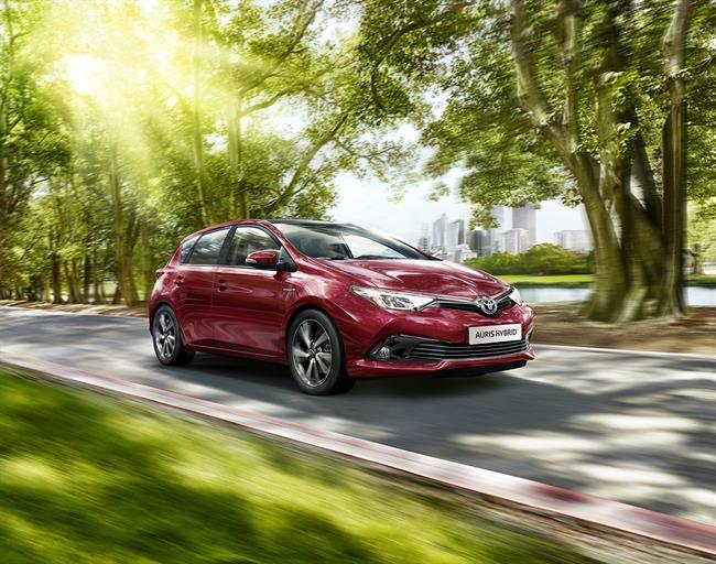 El 37% de los españoles compraría un coche híbrido y un 10% un eléctrico, según Coches.net