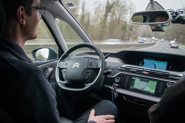 La llegada del coche autónomo aumentará en hasta 120.000 millones la facturación del sector para 2025