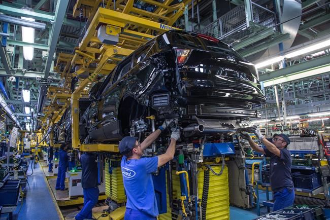 La industria de automoción española recorta un 32,6% el superávit comercial en mayo