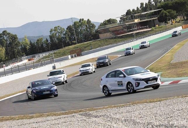 Los vehículos Tesla, los coches eléctricos con más autonomía real, según Coches.net