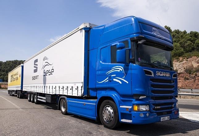 Seat y Grupo Sesé estrenan el duotráiler, de más de 30 metros y que reduce un 20% las emisiones de CO2