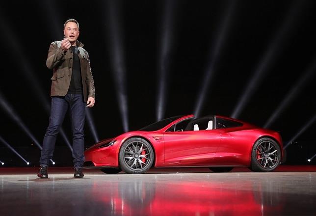 El consejo de Tesla confirma que estudia la idea de Elon Musk de sacar de Bolsa a la compañía